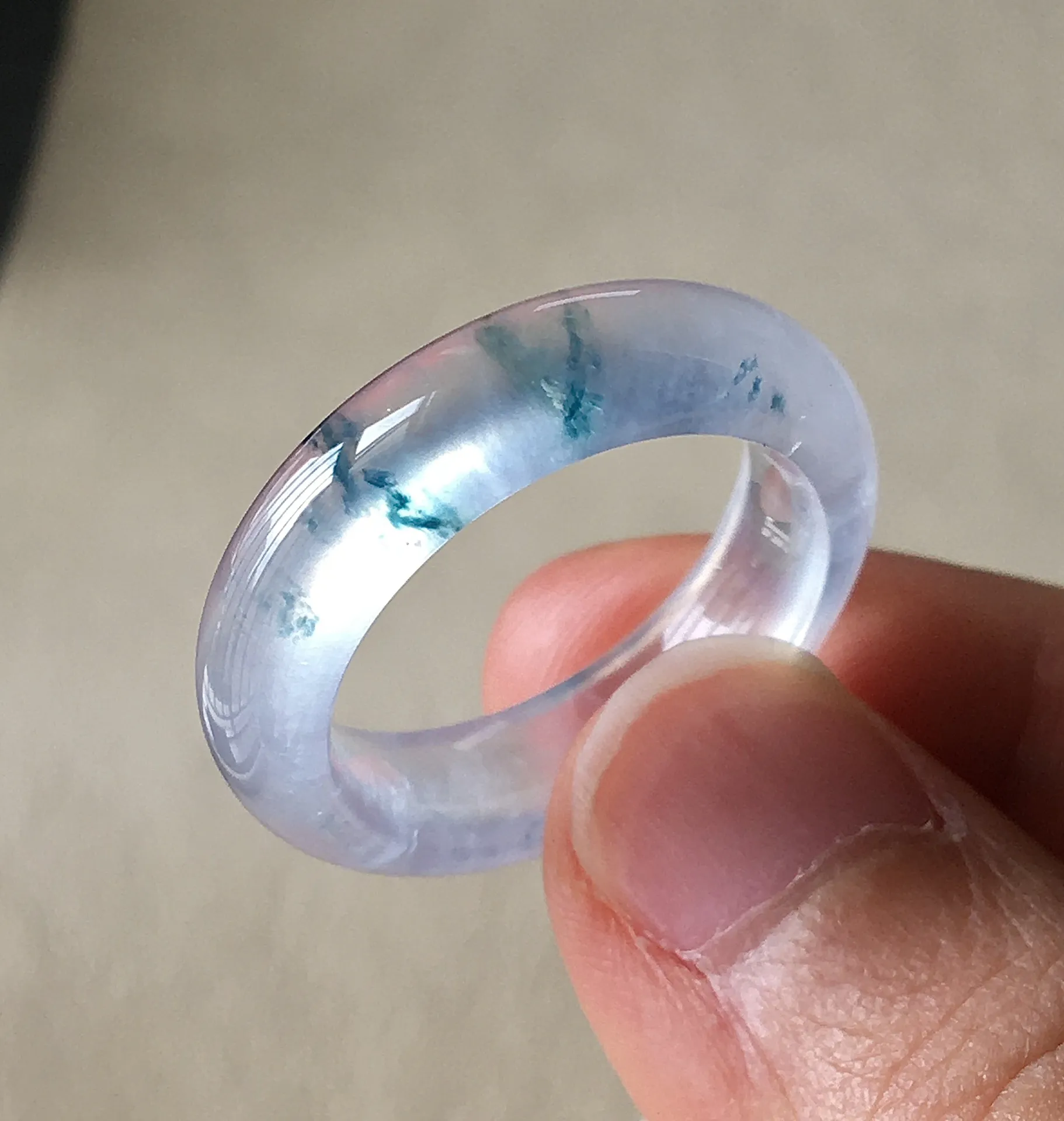 玻璃种飘蓝花指环，无纹裂，水头足，色泽艳丽，尺寸26.3/6.3/4.2-内径18，圈口17，