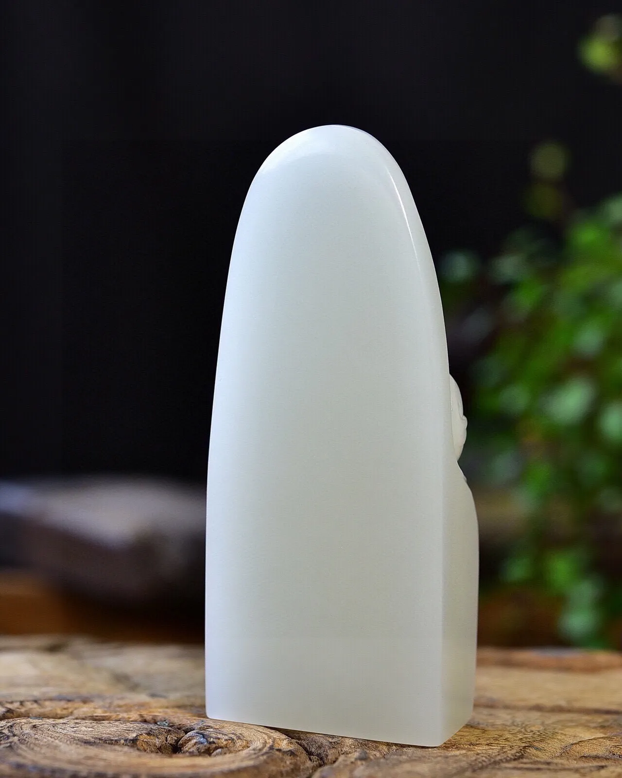 天然和田玉.羊脂玉.弥勒笑佛.手把件.摆件.玉质细腻油润.造型简洁优美.寓意大肚无忧.笑口常开.诙谐潇洒.超凡脱俗..尺寸86.6/35.2/19.8重137.72克.