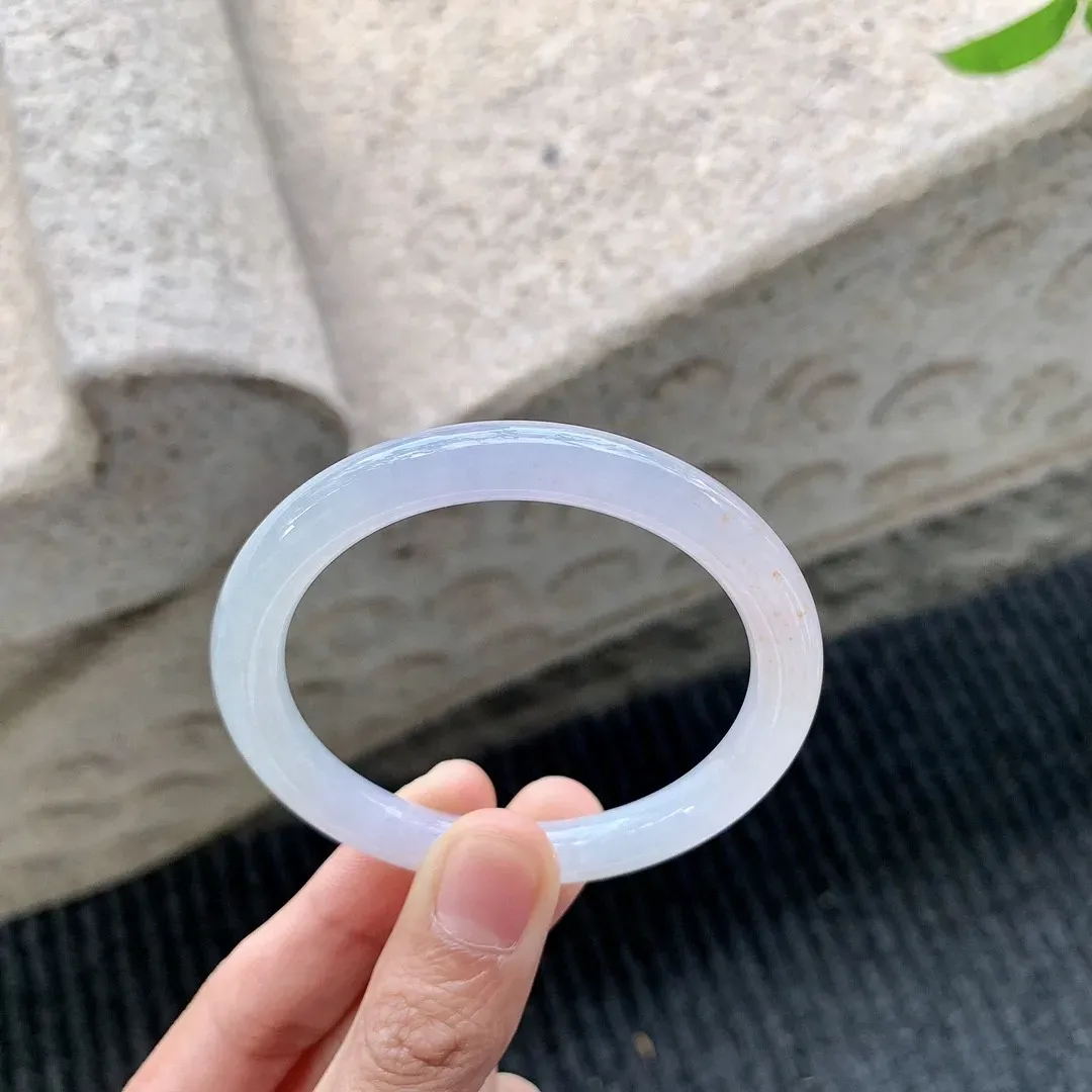 糯冰粉紫飘黄翡，清透，水润，种老，细腻，无裂纹！
圆条50 51
【圈口】51.4/7.4/7.4