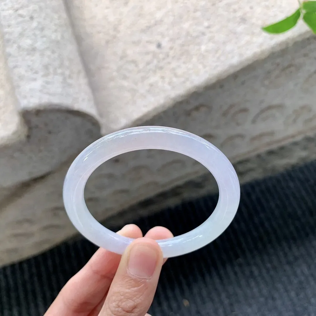 糯冰粉紫飘黄翡，清透，水润，种老，细腻，无裂纹！
圆条50 51
【圈口】51.4/7.4/7.4