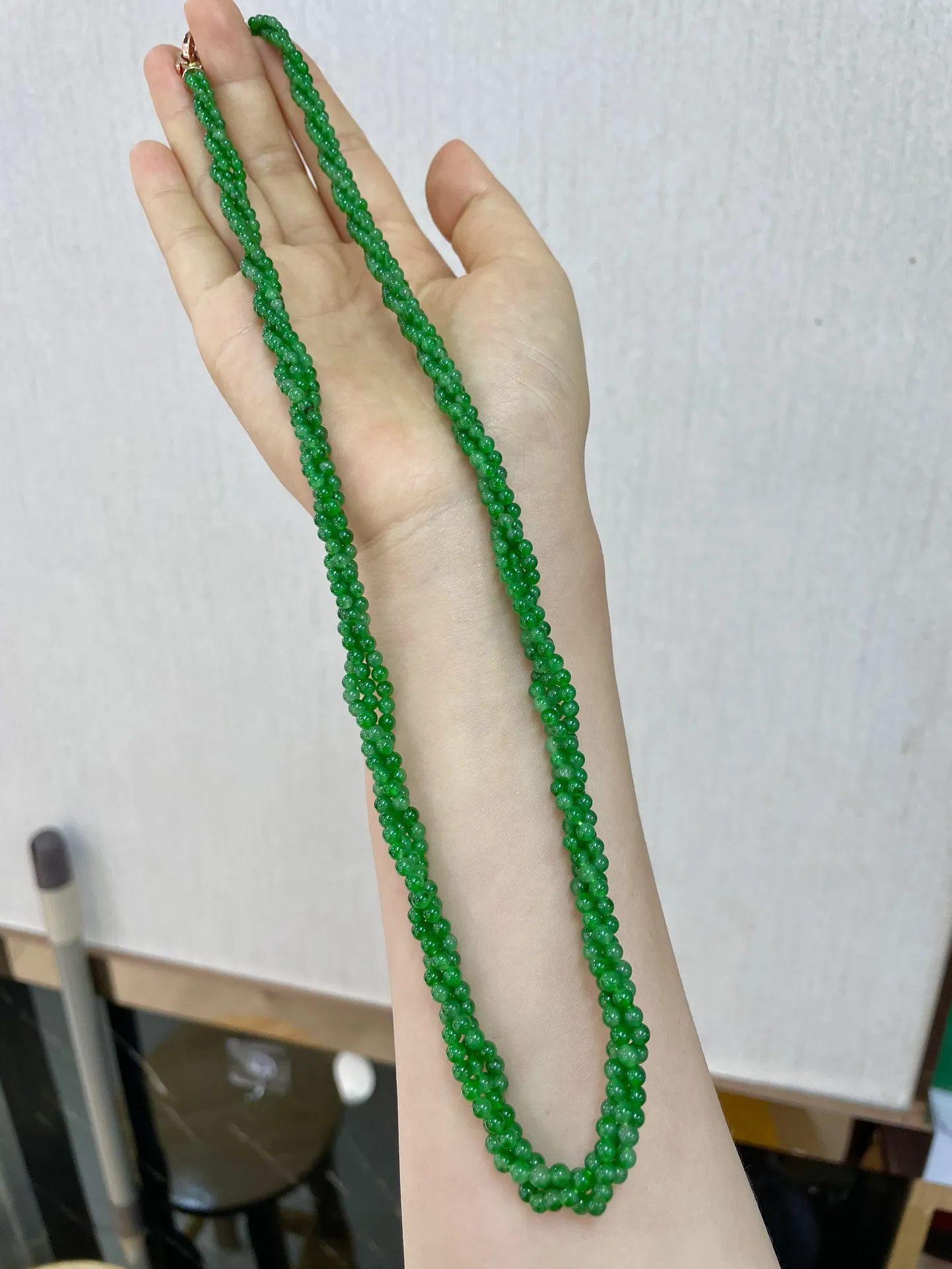 冰阳绿珠链，水头足，色泽艳丽，无纹裂，共598粒裸石3.