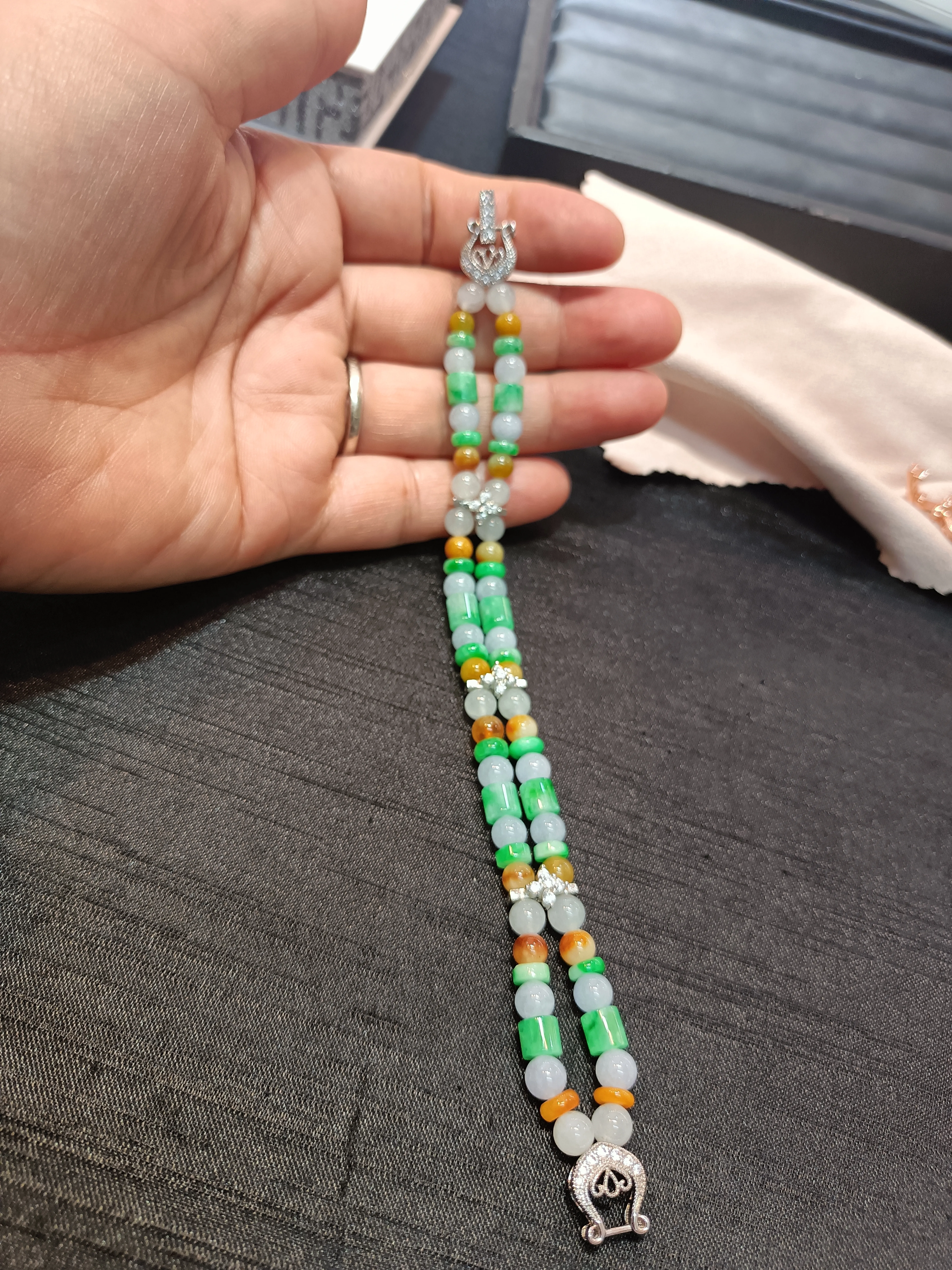 925银镶嵌翡翠多色手串，共9条，可单出，便宜，尺寸190/6.3**190/4.5看上哪条图一可画圈一条的卜价