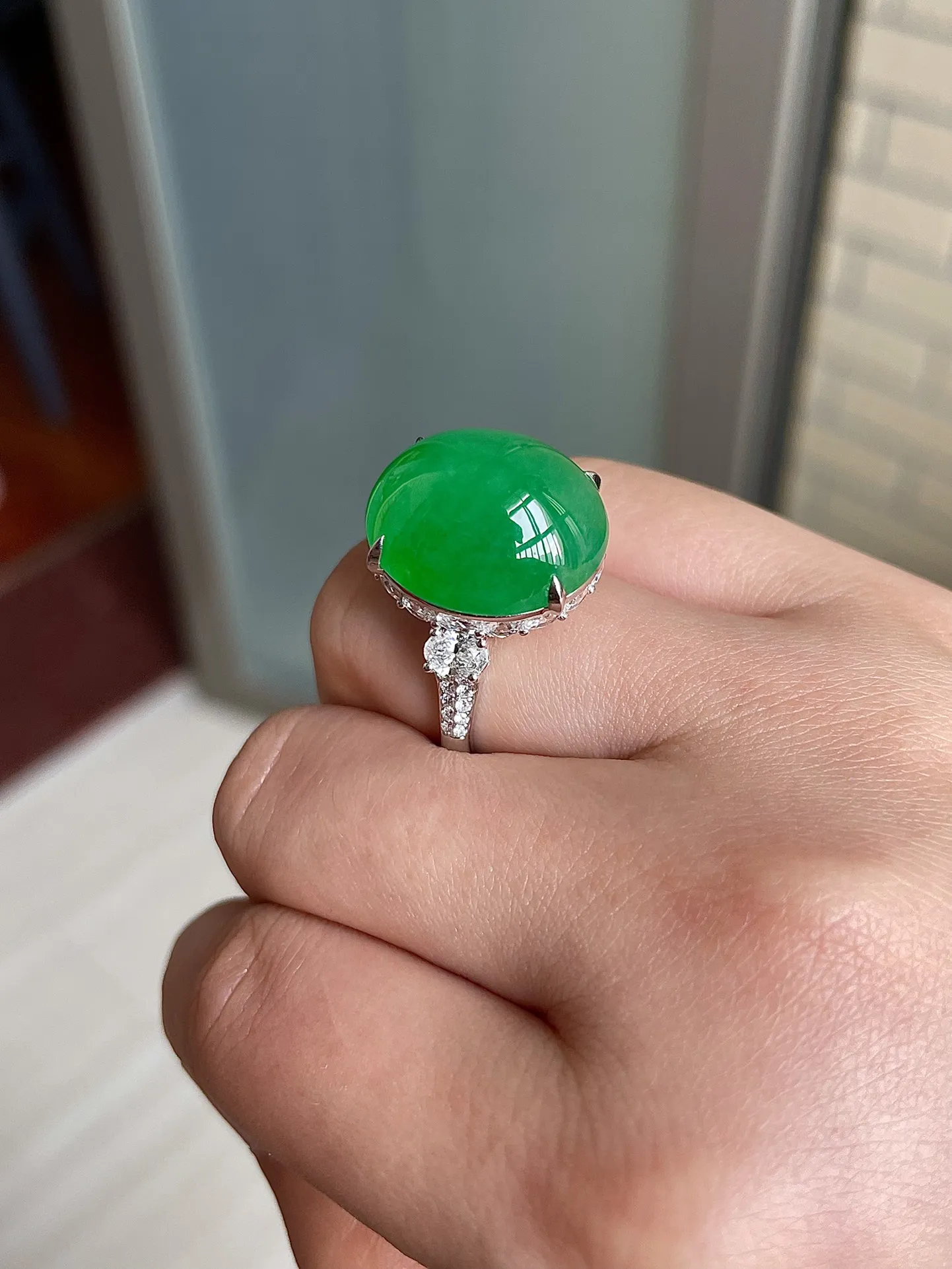 冰阳绿戒指，裸镶戒指，色辣水润，饱满无裂，裸石18/16/9编码1209