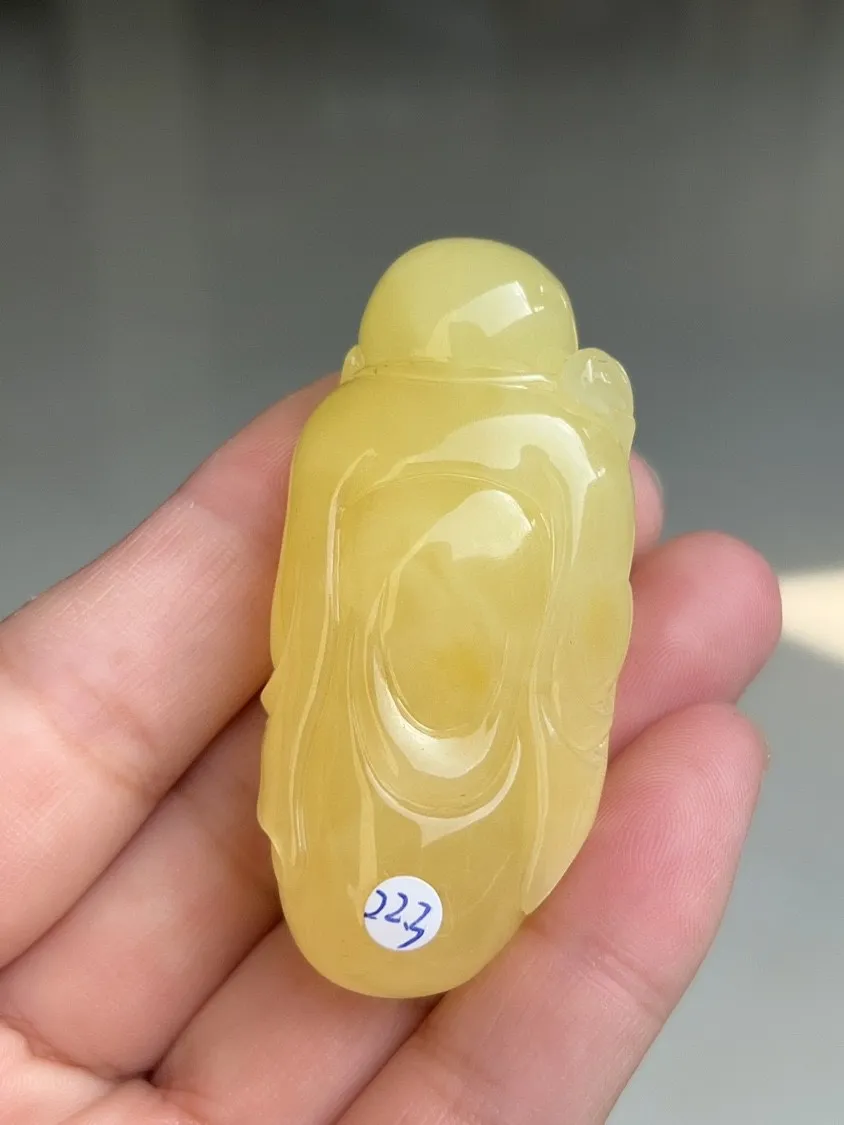 天然蜜蜡精雕刻寿星 颜色美润 精致可爱 坠重22.3克 直径:63*29*20毫米