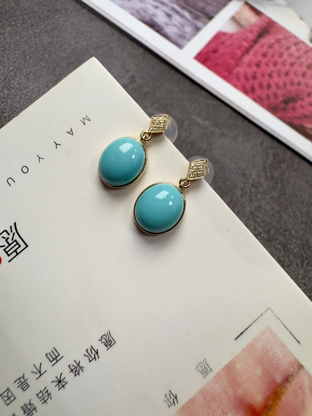 【绿松暴力蓝耳坠】原矿，高瓷，高蓝，玉化料，货质瓷实，18k金钻石重金镶嵌，款式精美大气，裸石尺寸：8.2*6.7mm，整体尺：15.3*7.4mm