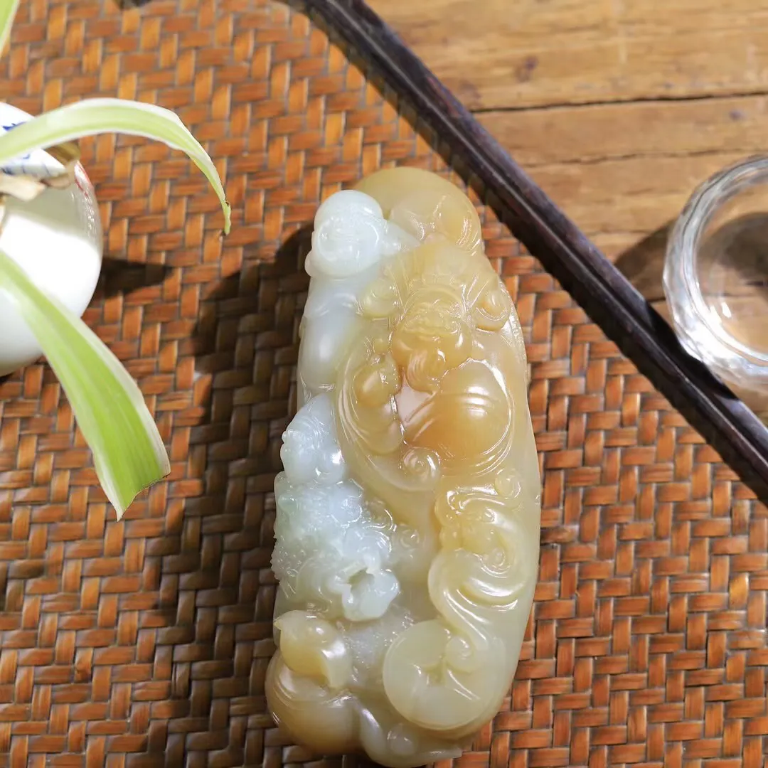 （人财两旺）

精品️和田玉糖白把件，玉质温润细腻 油性十足 精雕财神 眉开眼笑，胡须飘逸，整体人物观之喜庆洋溢。寓意着财源滚滚，人财两旺 财福双至，吉祥如意。
重163.7克   尺寸95.3-41-25.5mm   fDZ-82129278