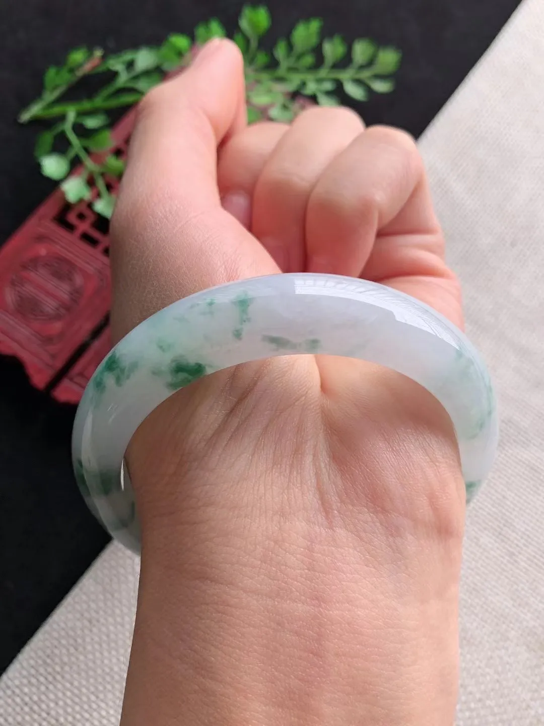 老坑飘花正圈手镯尺寸54圈口×13×8mm重量56.13g