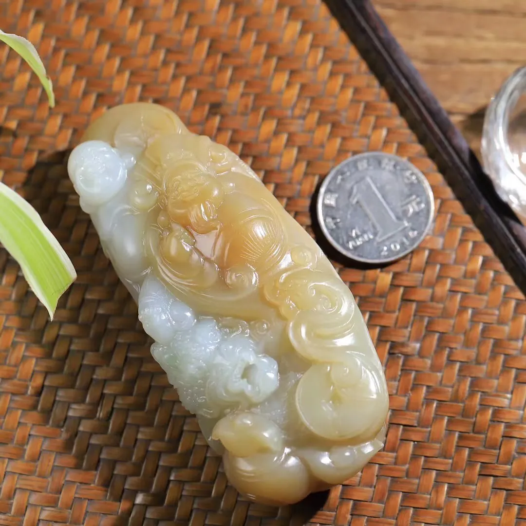（人财两旺）

精品️和田玉糖白把件，玉质温润细腻 油性十足 精雕财神 眉开眼笑，胡须飘逸，整体人物观之喜庆洋溢。寓意着财源滚滚，人财两旺 财福双至，吉祥如意。
重163.7克   尺寸95.3-41-25.5mm   fDZ-82129278