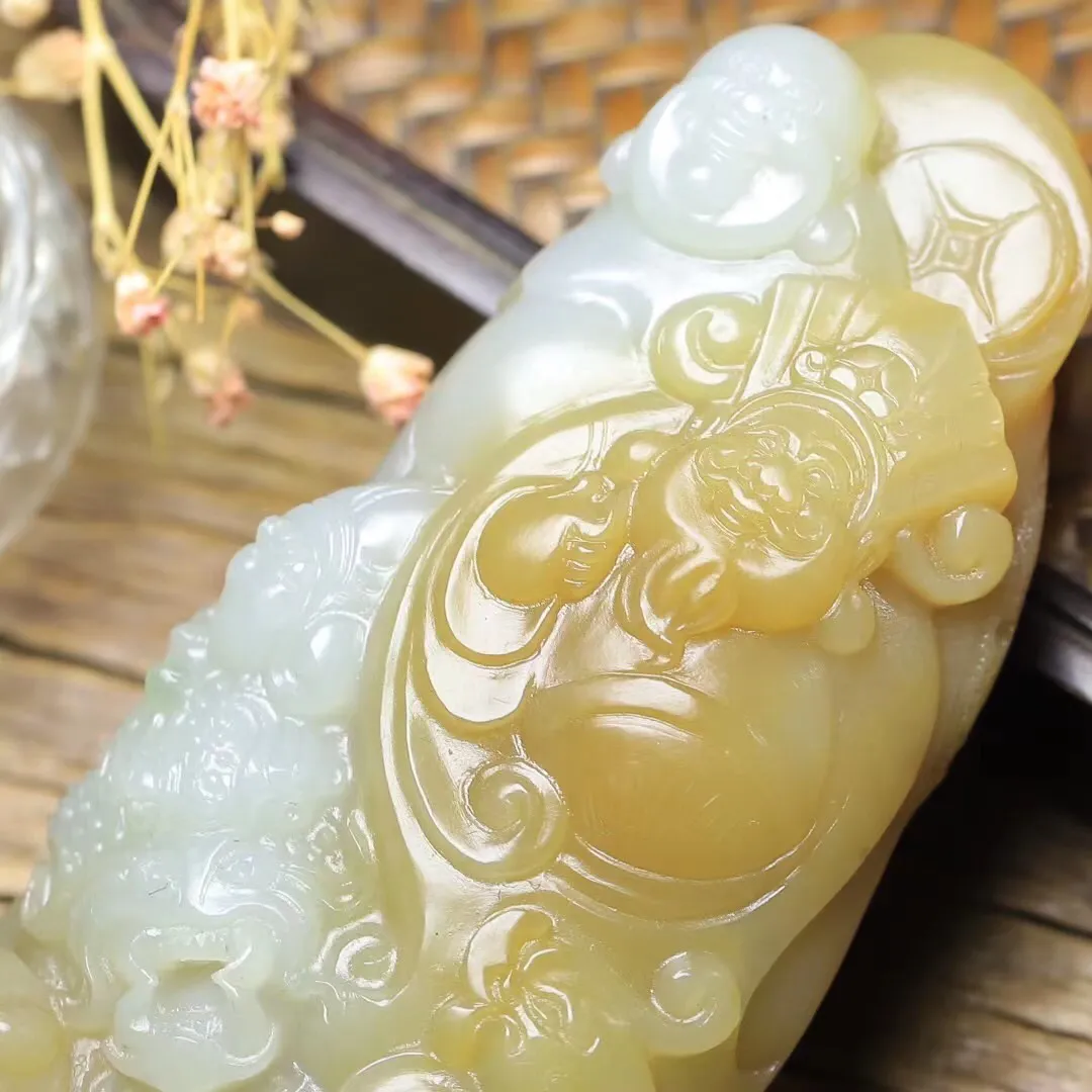 （人财两旺）

精品️和田玉糖白把件，玉质温润细腻 油性十足 精雕财神 眉开眼笑，胡须飘逸，整体人物观之喜庆洋溢。寓意着财源滚滚，人财两旺 财福双至，吉祥如意。
重163.7克   尺寸95.3-41-25.5mm   fDZ-82129278