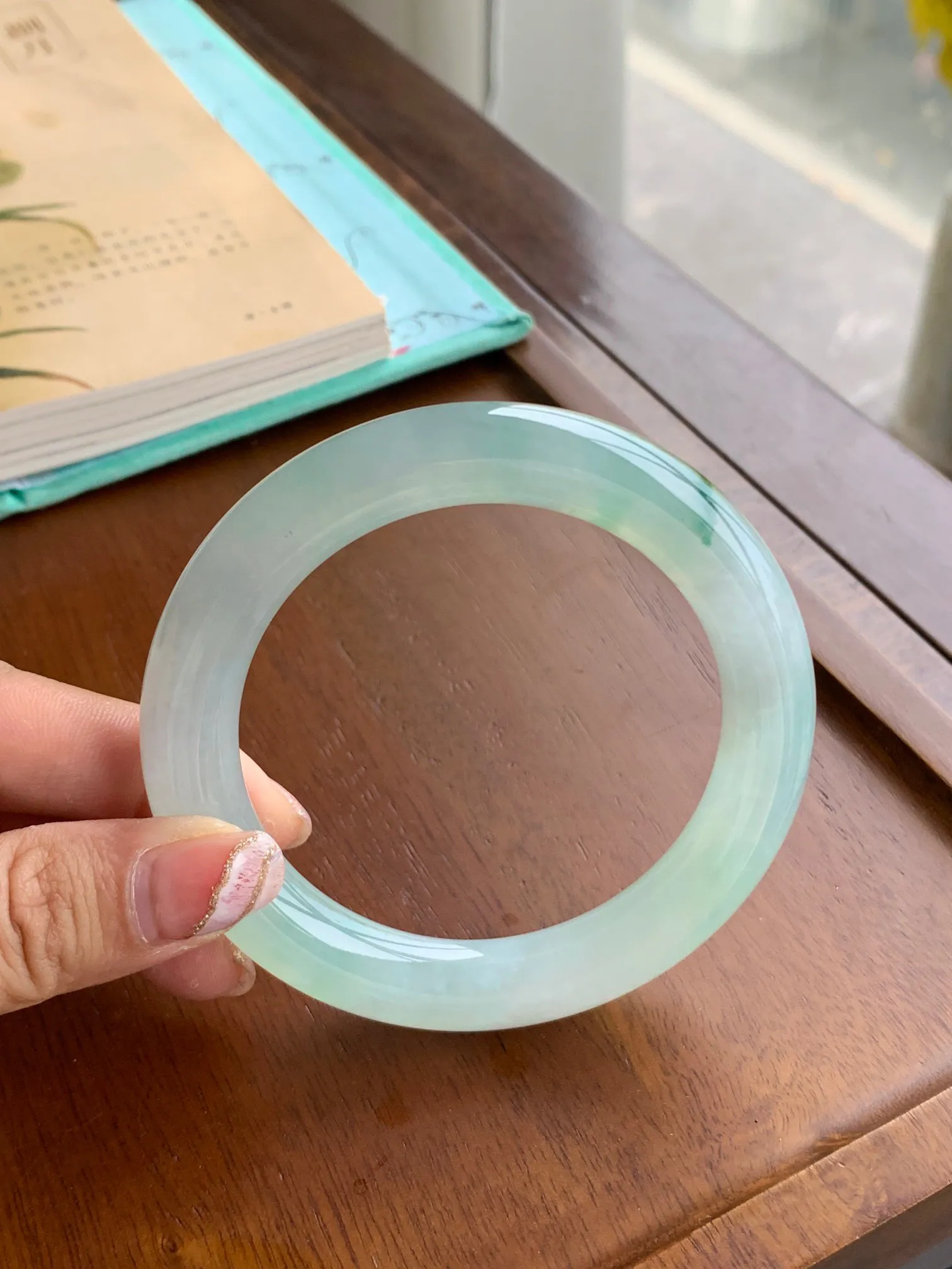 飘花圆条手镯，圈口: 58-11-11.3，正圈57，58，59可戴