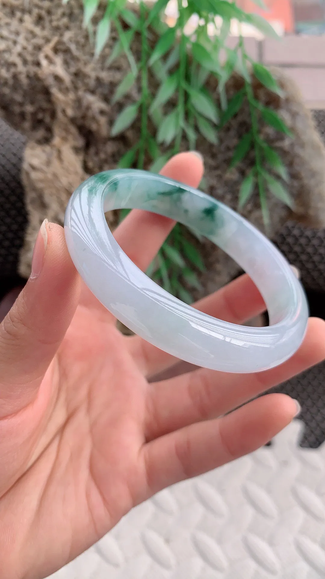 老坑冰种飘绿正圈手镯   尺寸57圈口×12.3×8mm   W53.42