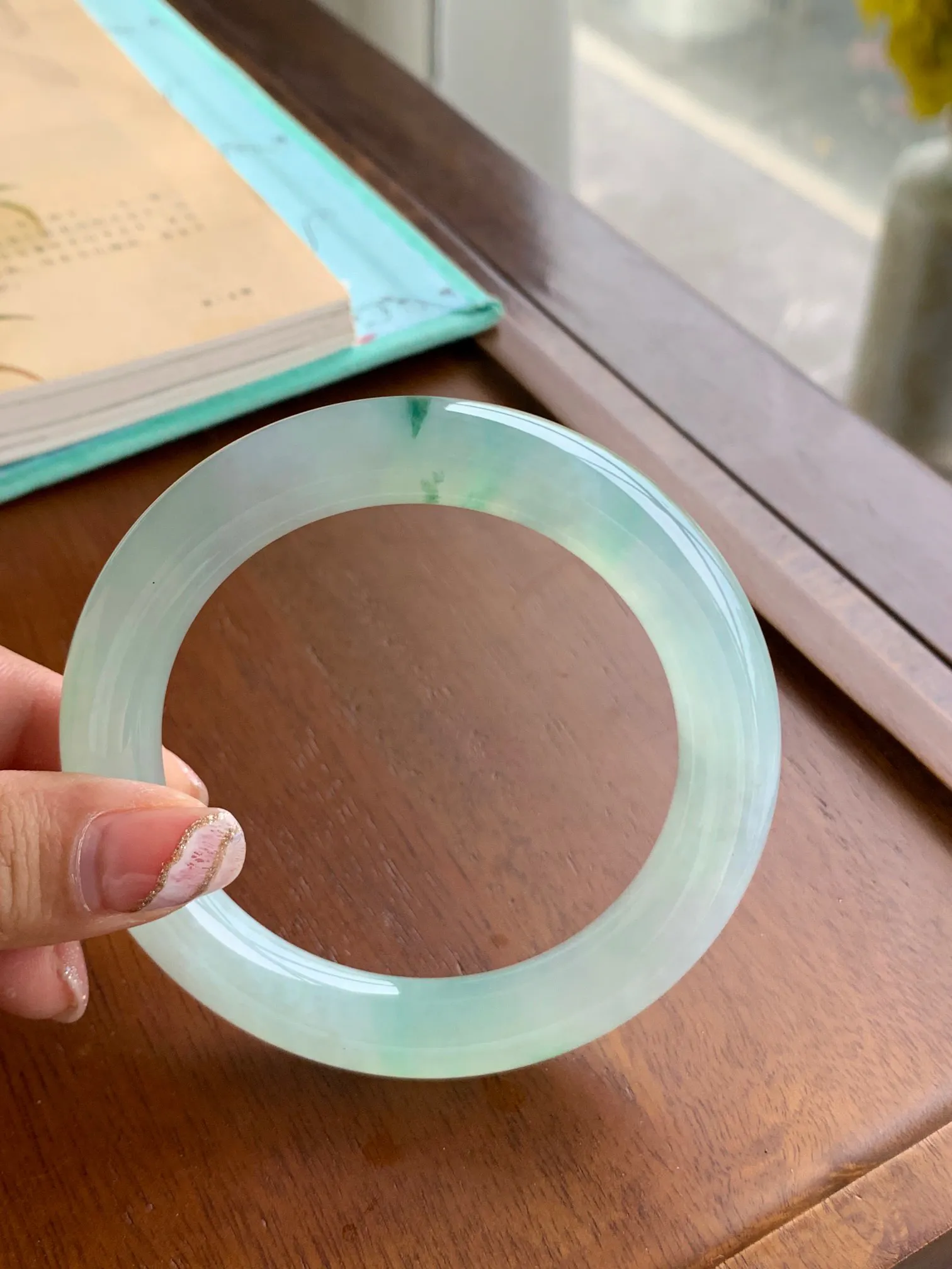 飘花圆条手镯，圈口: 58-11-11.3，正圈57，58，59可戴