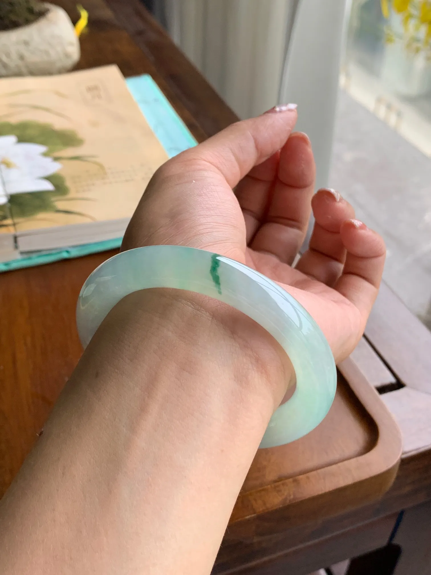 飘花圆条手镯，圈口: 58-11-11.3，正圈57，58，59可戴