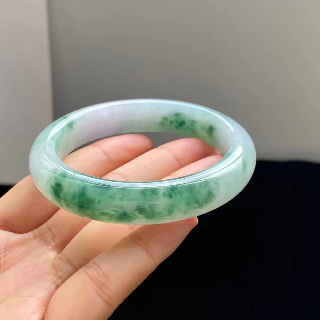 ️绿花手镯 细腻莹润 特色水草花 淡淡的紫底添加了温柔
尺寸：55-12-8.5mm