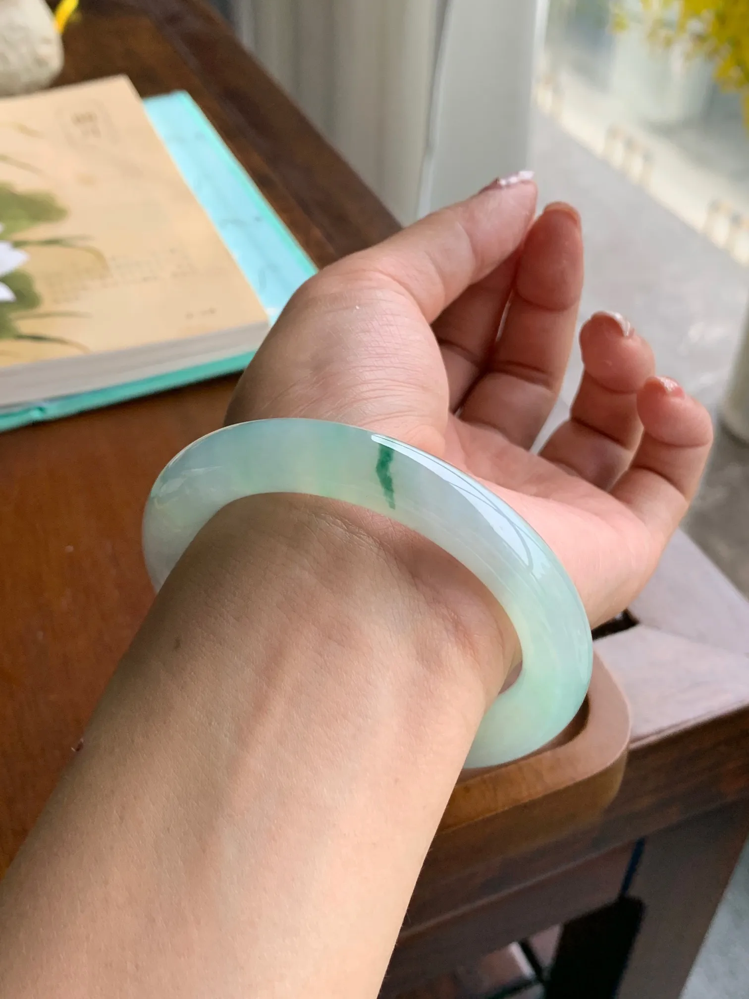 飘花圆条手镯，圈口: 58-11-11.3，正圈57，58，59可戴