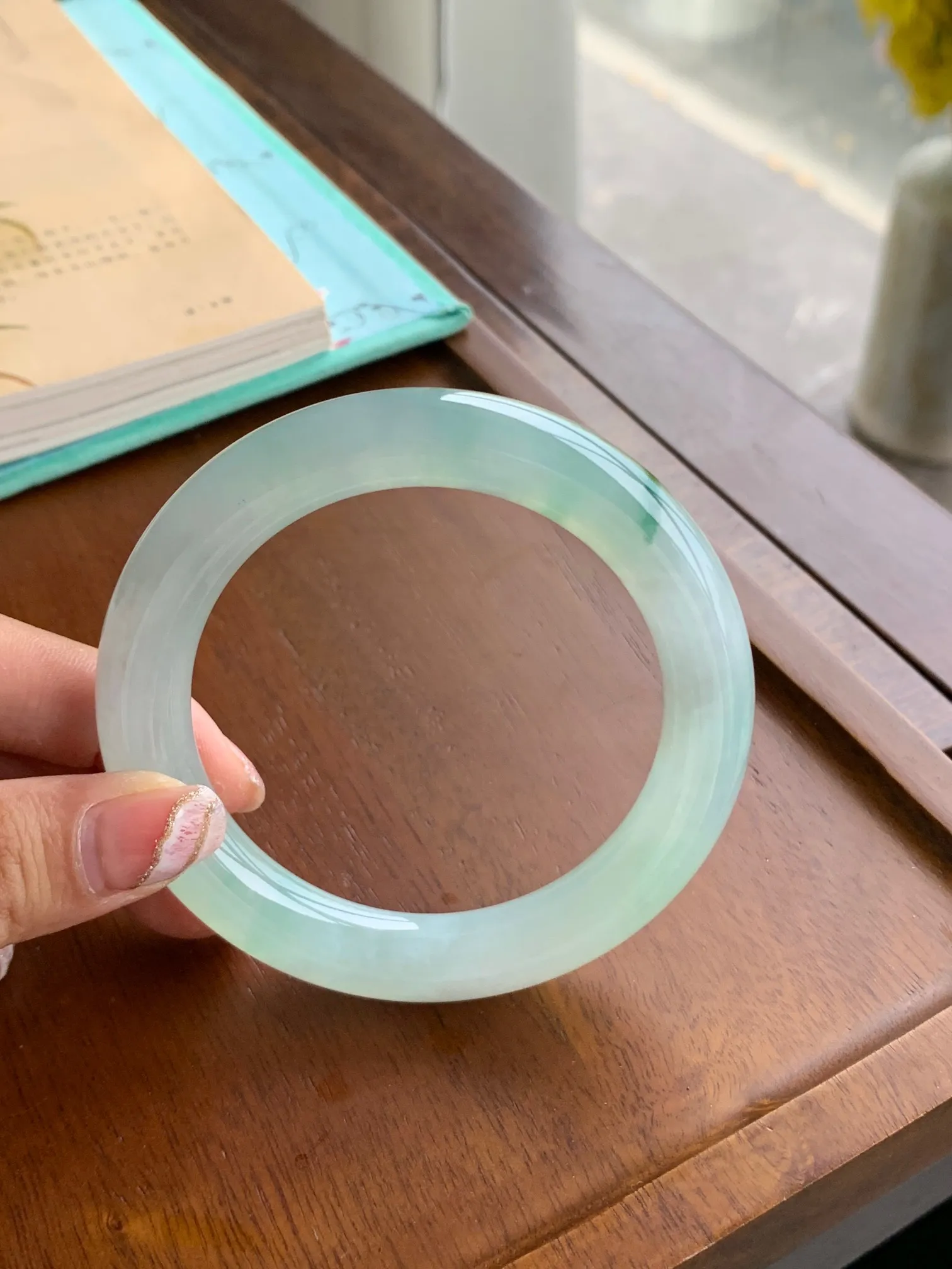 飘花圆条手镯，圈口: 58-11-11.3，正圈57，58，59可戴