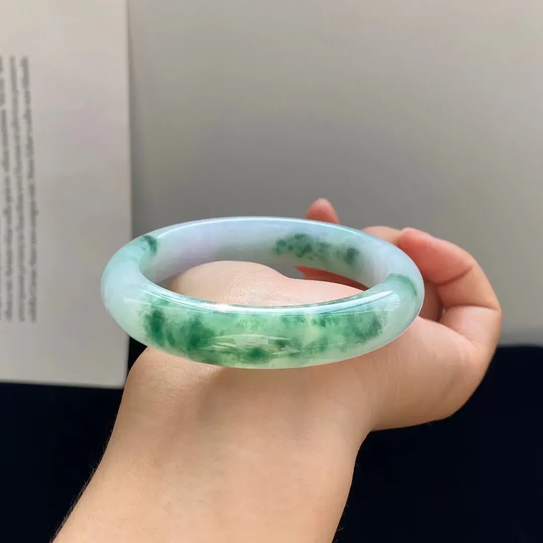 ️绿花手镯 细腻莹润 特色水草花 淡淡的紫底添加了温柔
尺寸：55-12-8.5mm