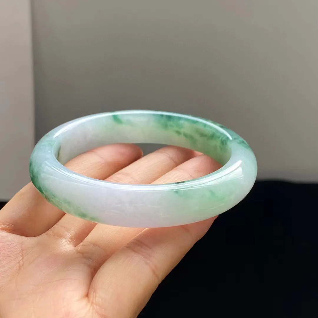 ️绿花手镯 细腻莹润 特色水草花 淡淡的紫底添加了温柔
尺寸：55-12-8.5mm