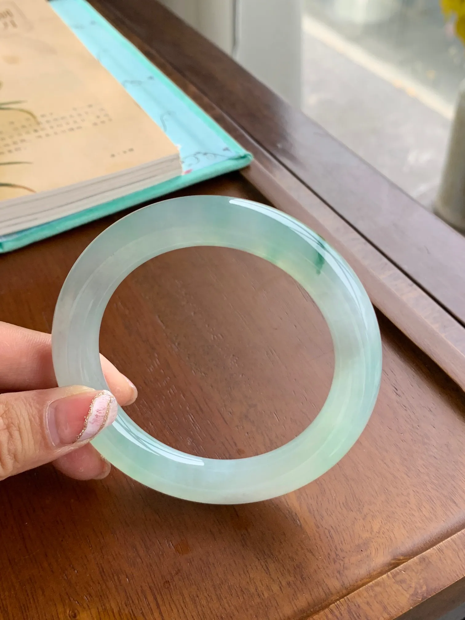 飘花圆条手镯，圈口: 58-11-11.3，正圈57，58，59可戴