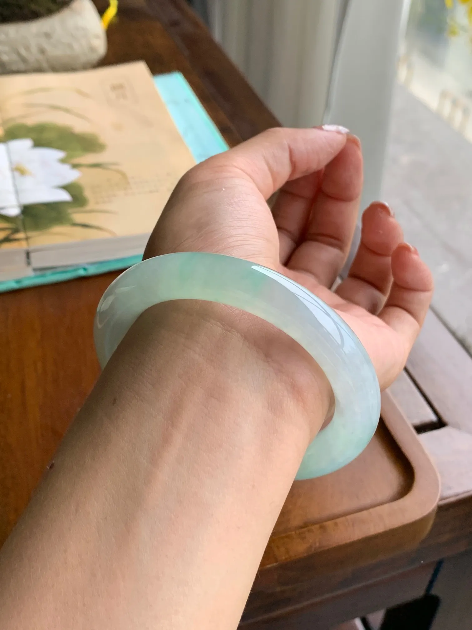 飘花圆条手镯，圈口: 58-11-11.3，正圈57，58，59可戴