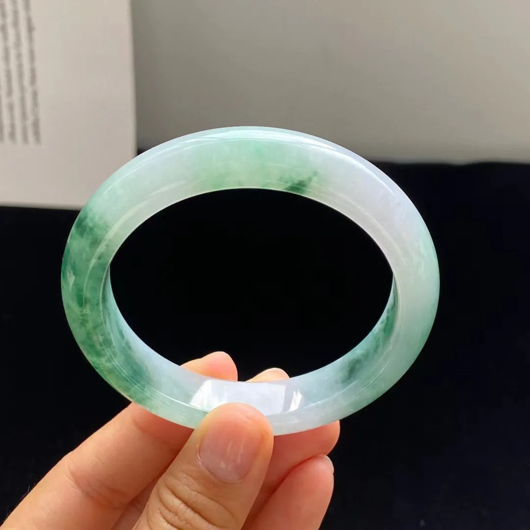 ️绿花手镯 细腻莹润 特色水草花 淡淡的紫底添加了温柔
尺寸：55-12-8.5mm