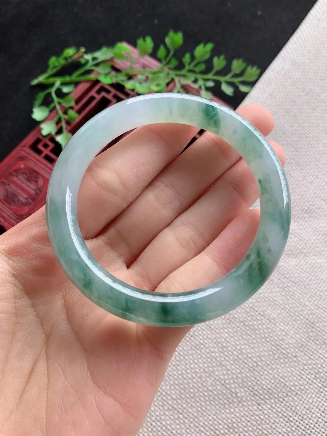 老坑飘绿圆条手镯尺寸52圈口×8mm重量38.74g