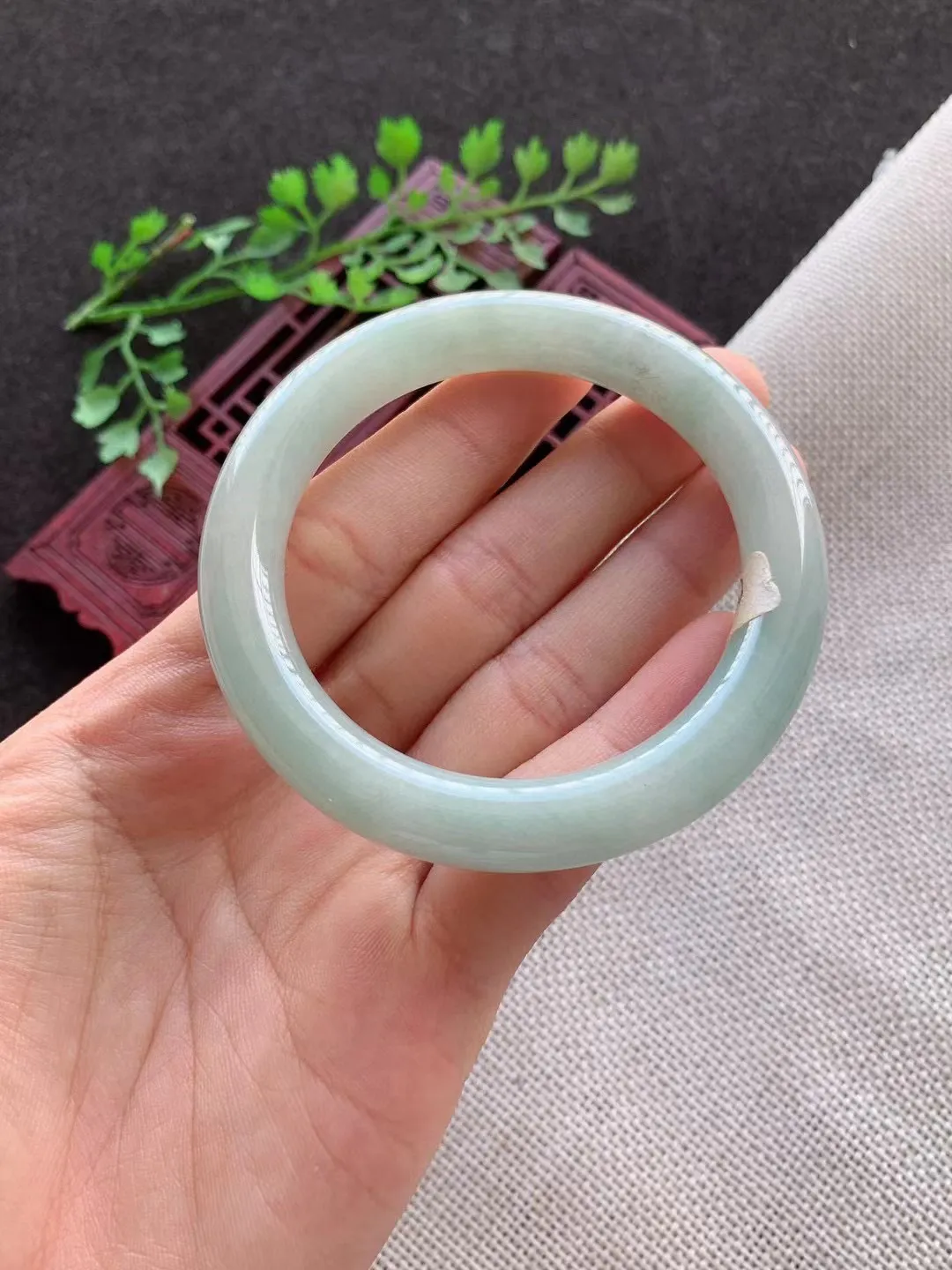 老坑浅绿圆条手镯尺寸51×9.8×9.5mm重量45.24g