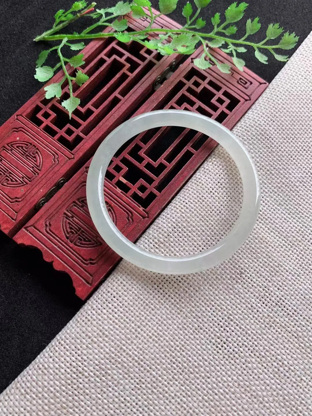 老坑白月光浅绿细圆条手镯尺寸55圈口×5.7mm重量19.36g