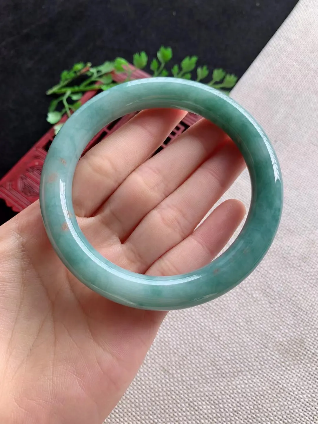 老坑飘绿圆条手镯尺寸62圈口×11mm重量70.47g