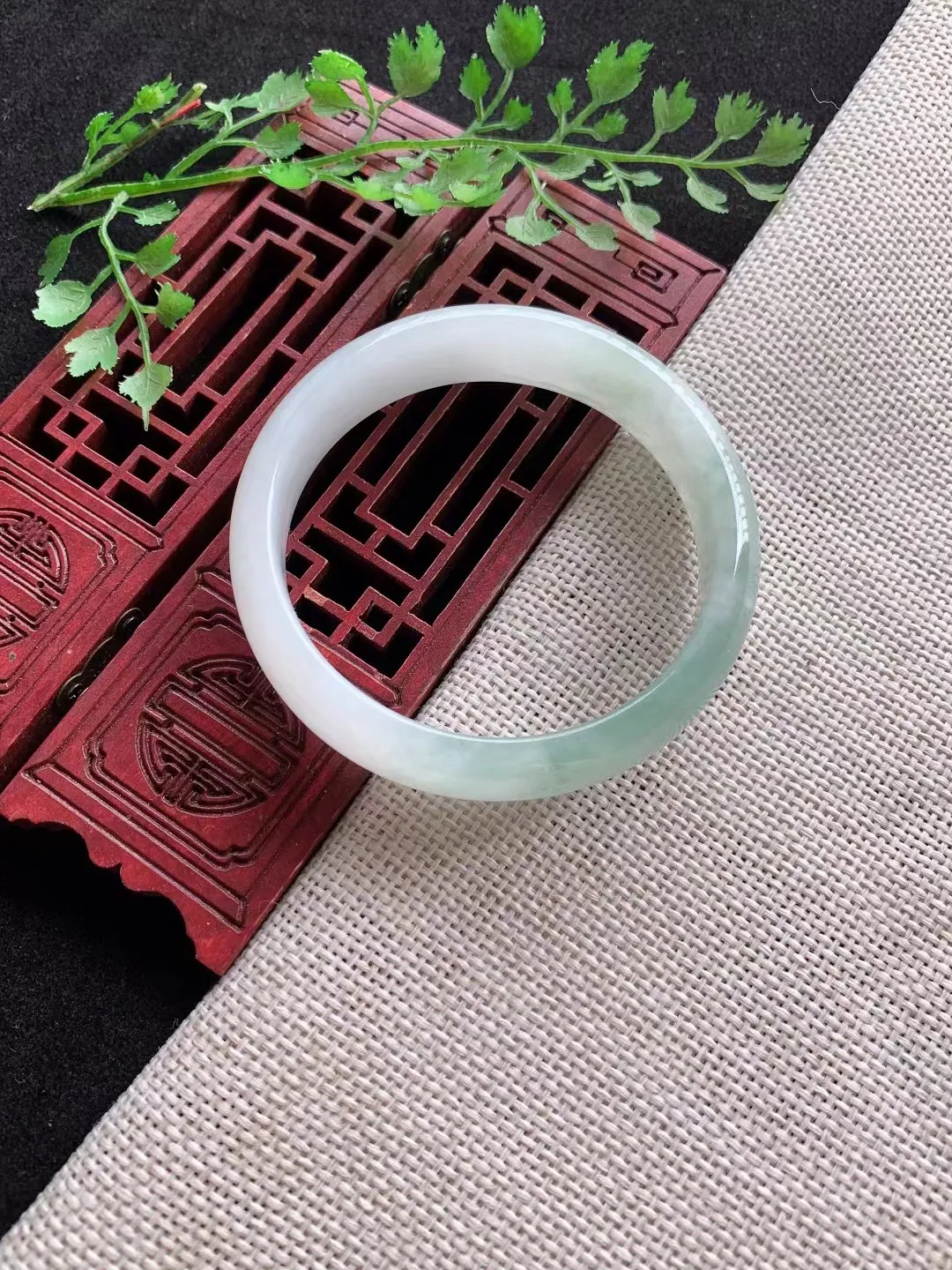 老坑飘绿正圈手镯尺寸54圈口×13.5×5.6mm重量43.67g