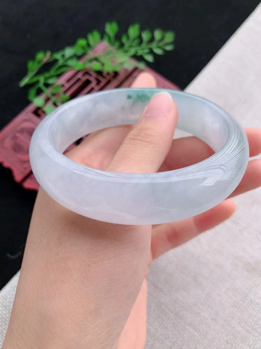 老坑冰种飘花正圈手镯尺寸59圈口×16×8mm重量77.35g
