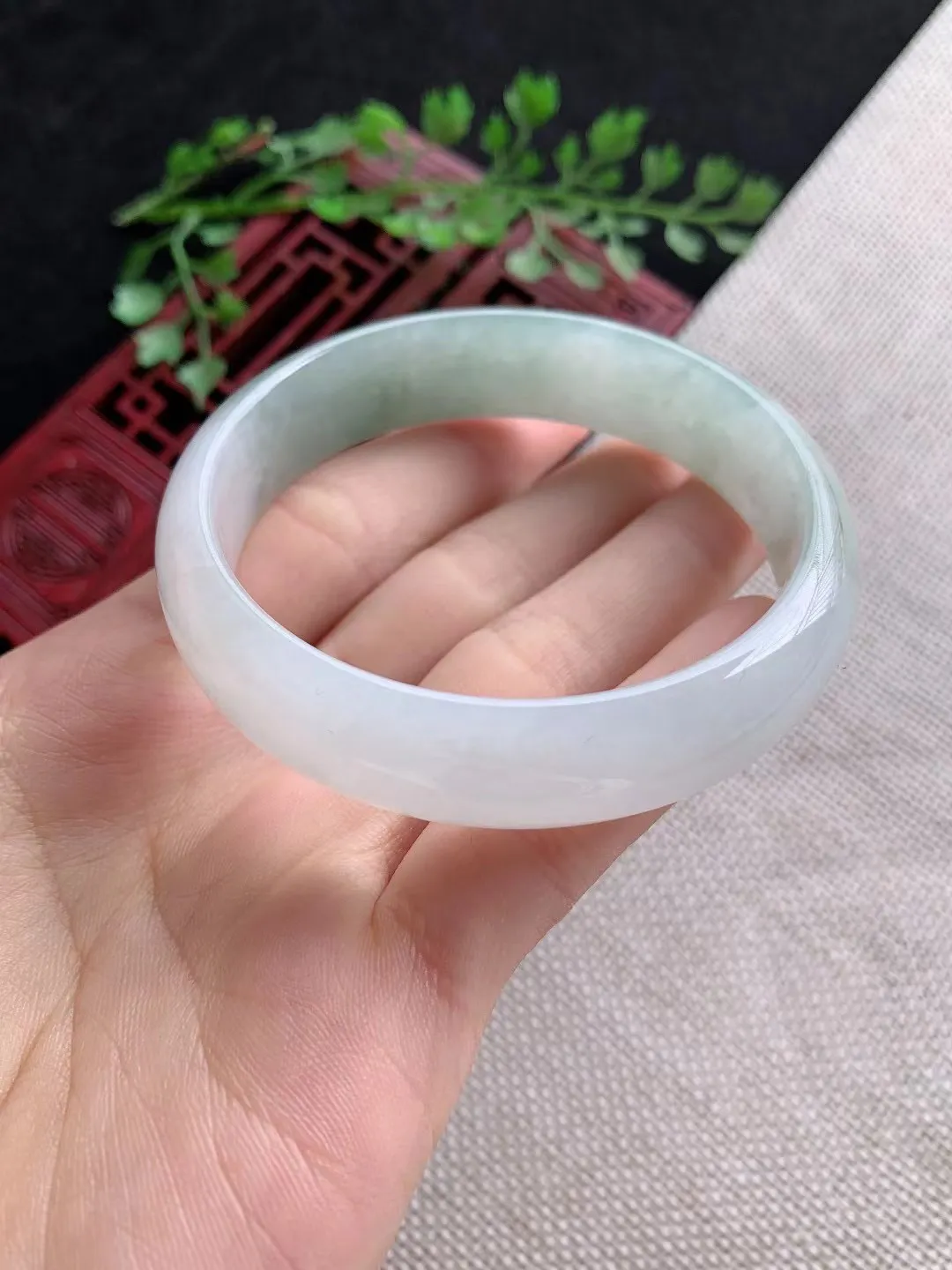 老坑飘绿正圈手镯尺寸54圈口×13.5×5.6mm重量43.67g