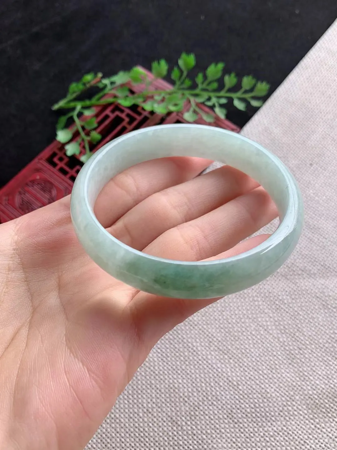 老坑飘绿正圈手镯尺寸57圈口×12.5×6.6mm重量43.75g