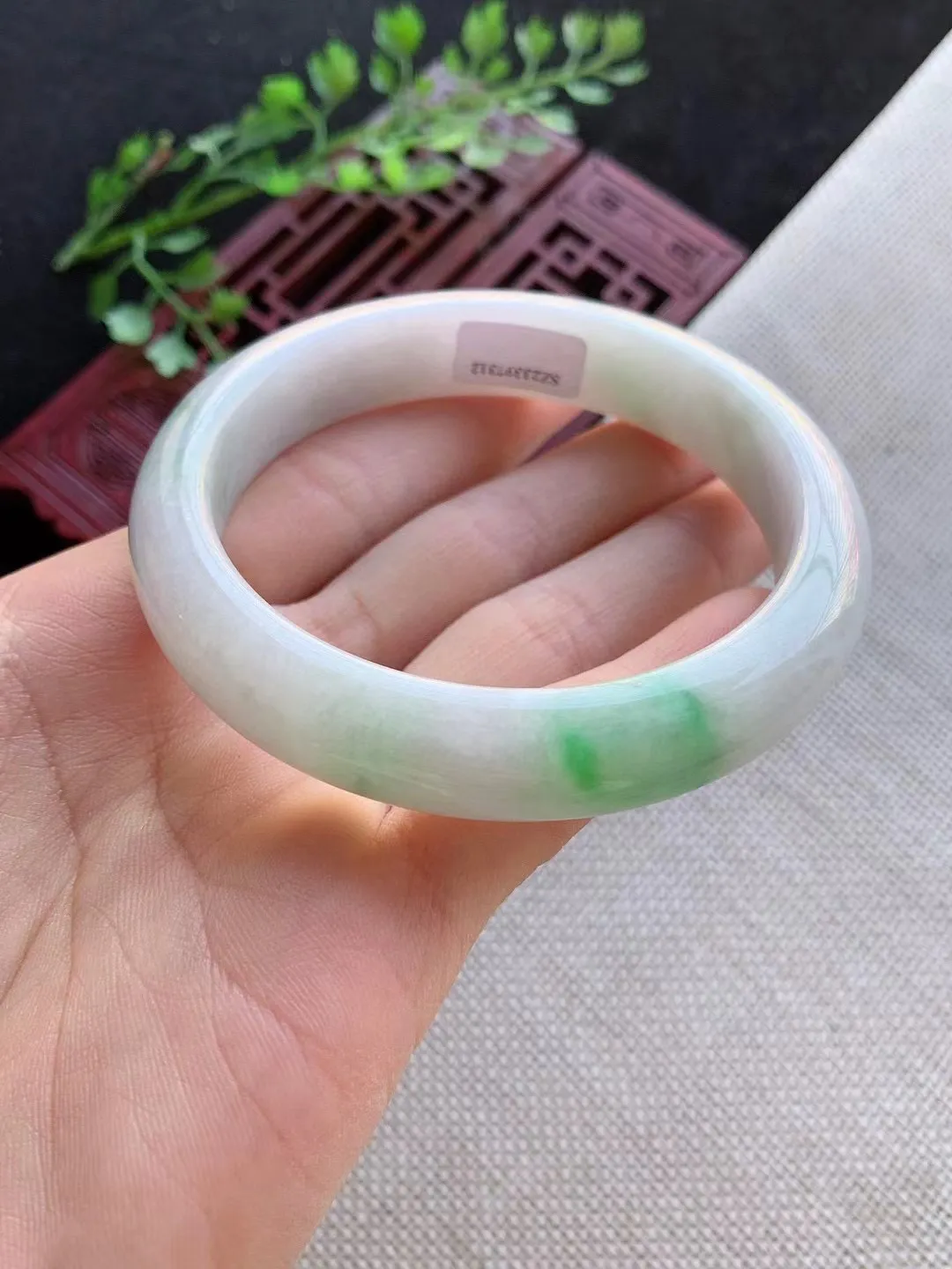 老坑飘绿正圈手镯 尺寸58圈口×12.5×8mm重量60.71g