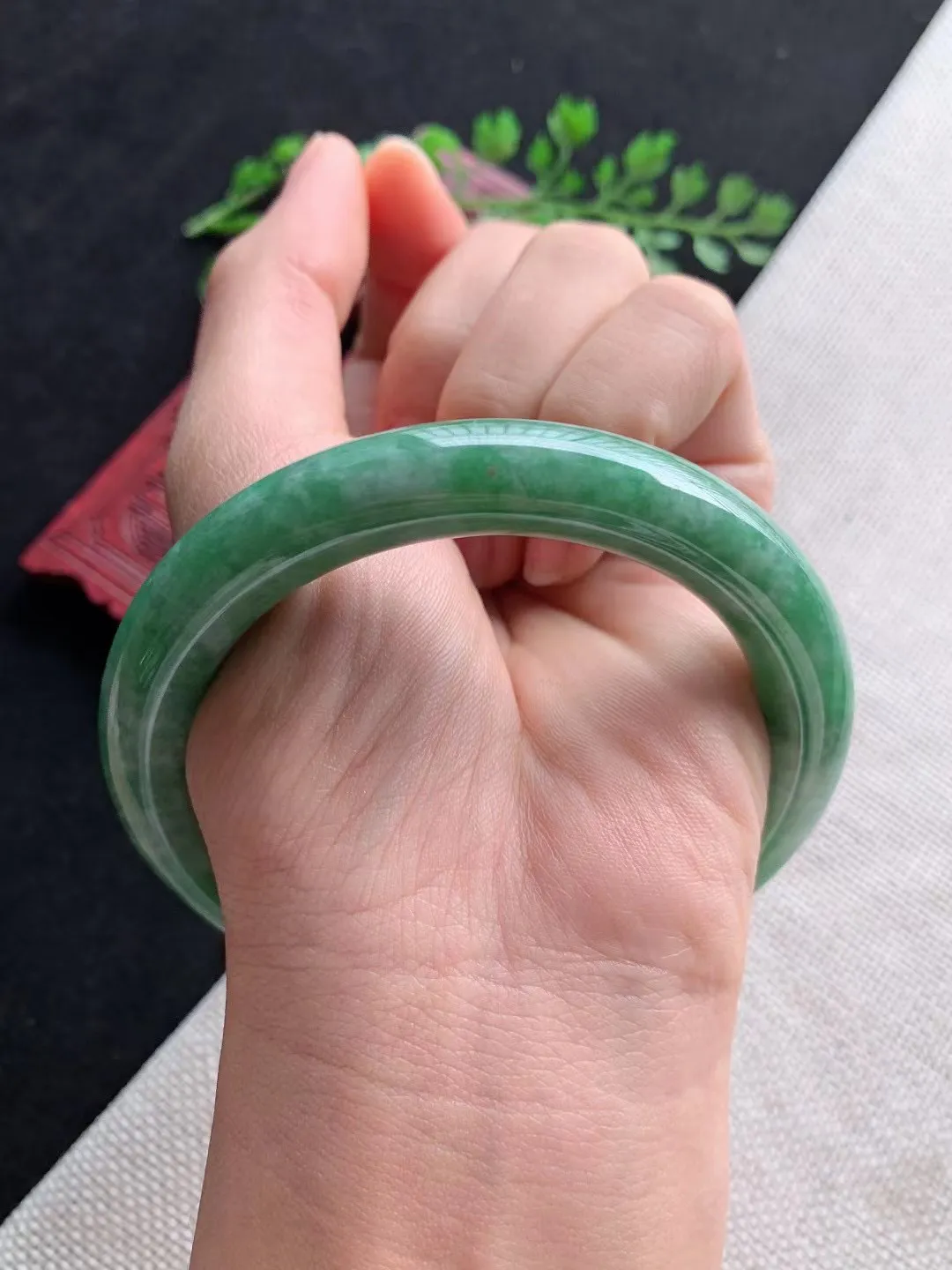 老坑飘绿圆条手镯尺寸59圈口×10.3mm重量60.89g