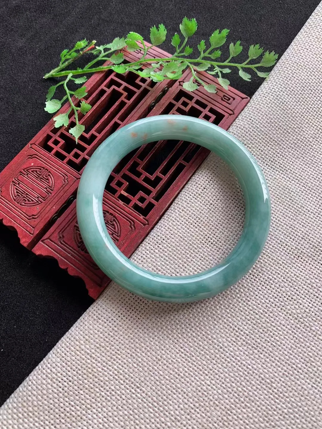 老坑飘绿圆条手镯尺寸62圈口×11mm重量70.47g