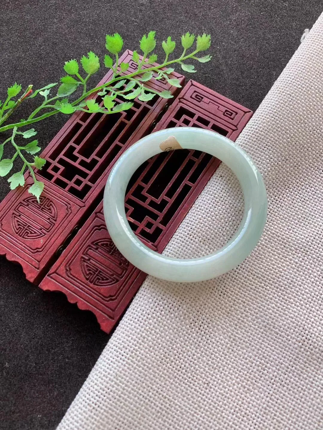 老坑浅绿圆条手镯尺寸51×9.8×9.5mm重量45.24g