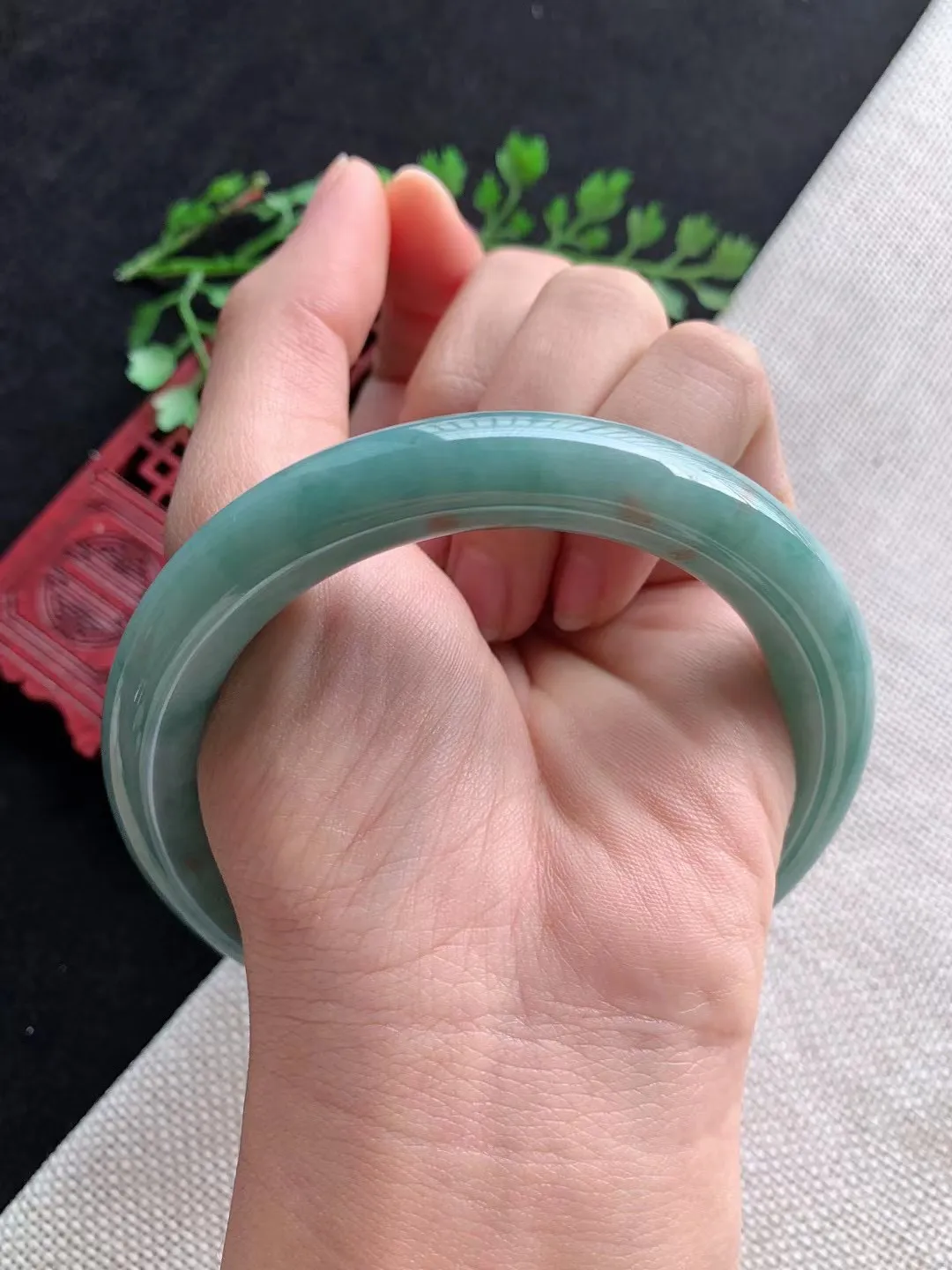 老坑飘绿圆条手镯尺寸62圈口×11mm重量70.47g