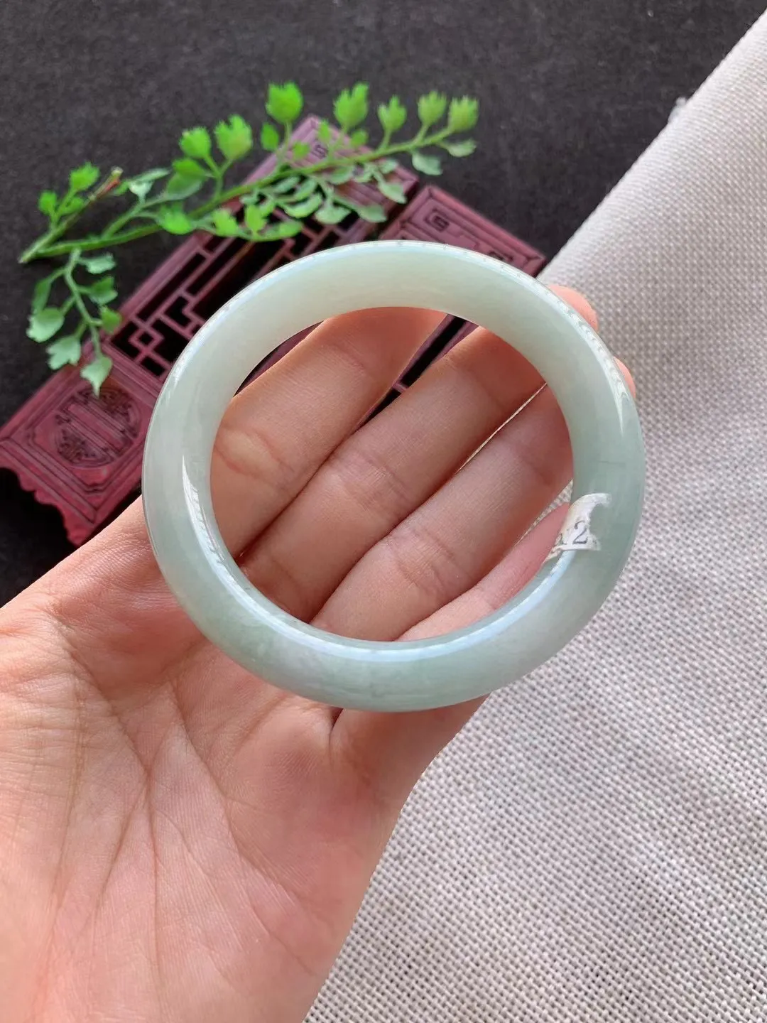 老坑浅绿圆条手镯尺寸51×9.8×9.5mm重量45.24g