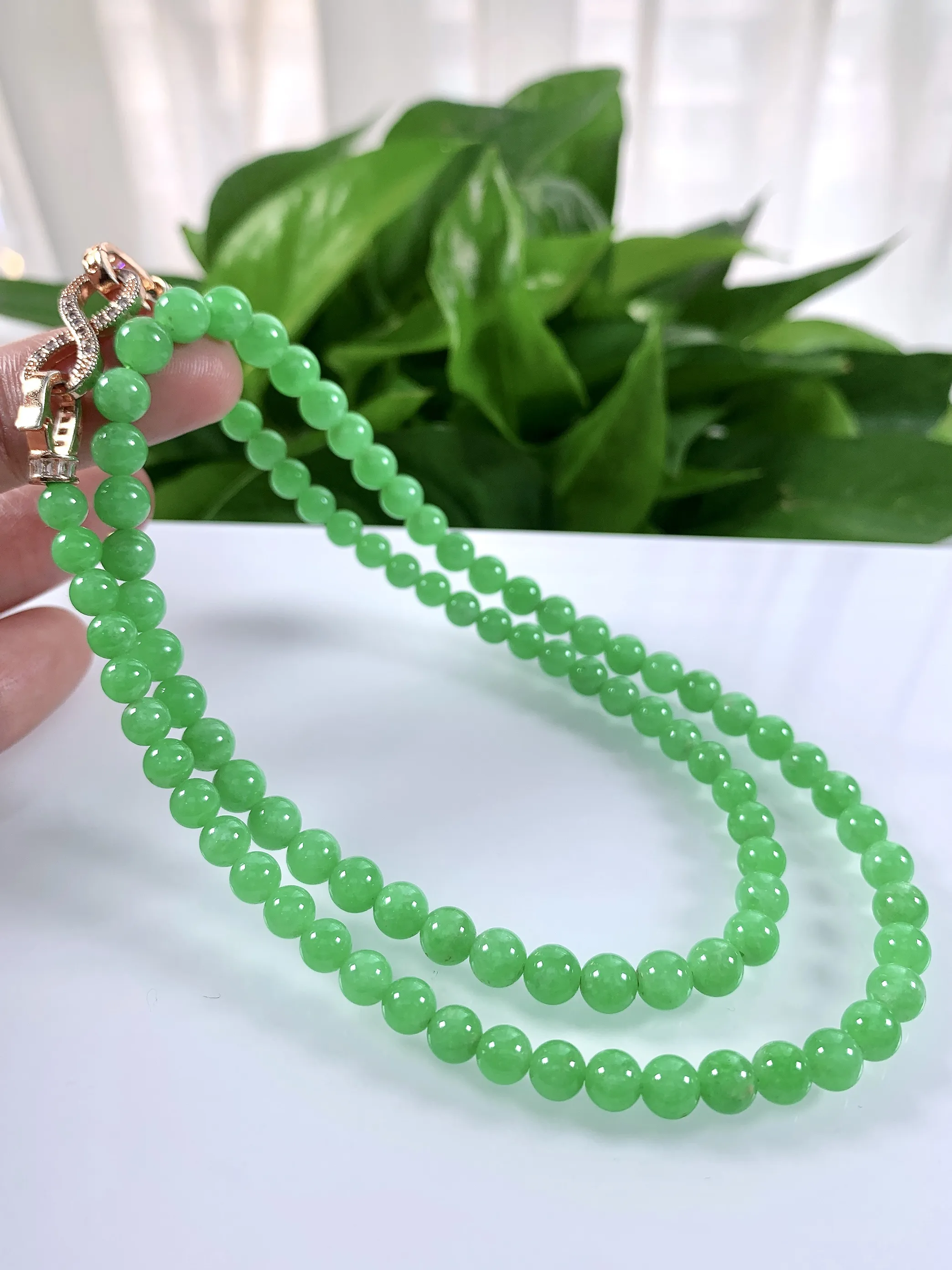 缅甸天然翡翠A货，冰糯种满绿阳绿步步高升塔珠圆珠项链，尺寸：大珠6.8mm小珠5.3mm/94颗，长