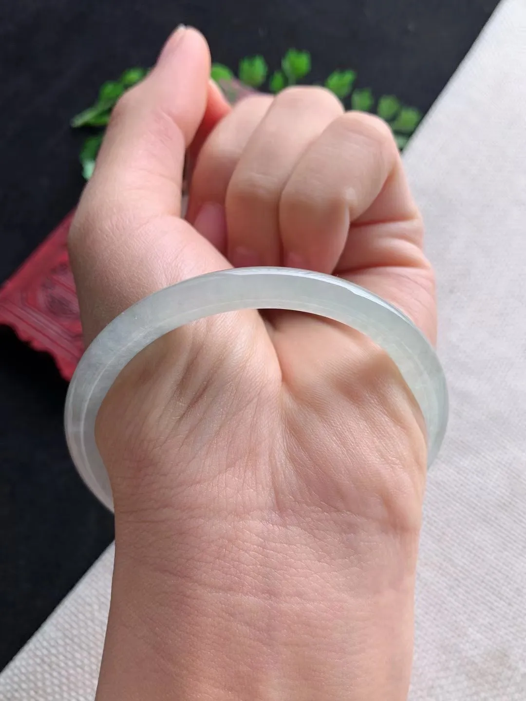 老坑白月光浅绿细圆条手镯尺寸55圈口×5.7mm重量19.36g