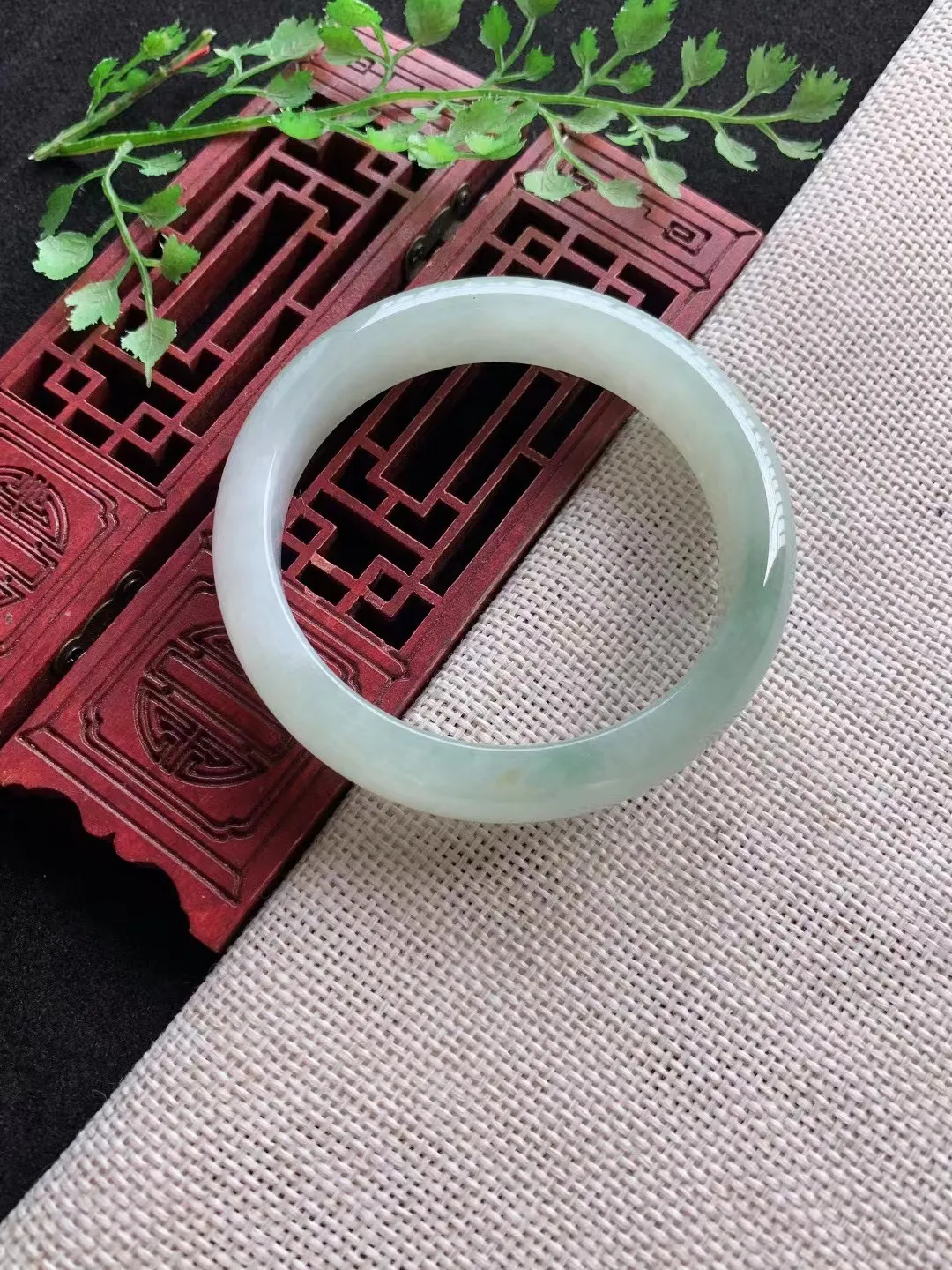 老坑飘绿正圈手镯尺寸55圈口×13×7.5mm重量53.10g