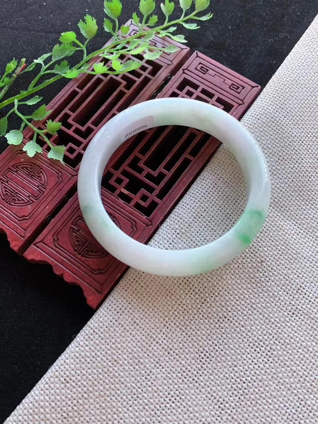 老坑飘绿正圈手镯 尺寸58圈口×12.5×8mm重量60.71g