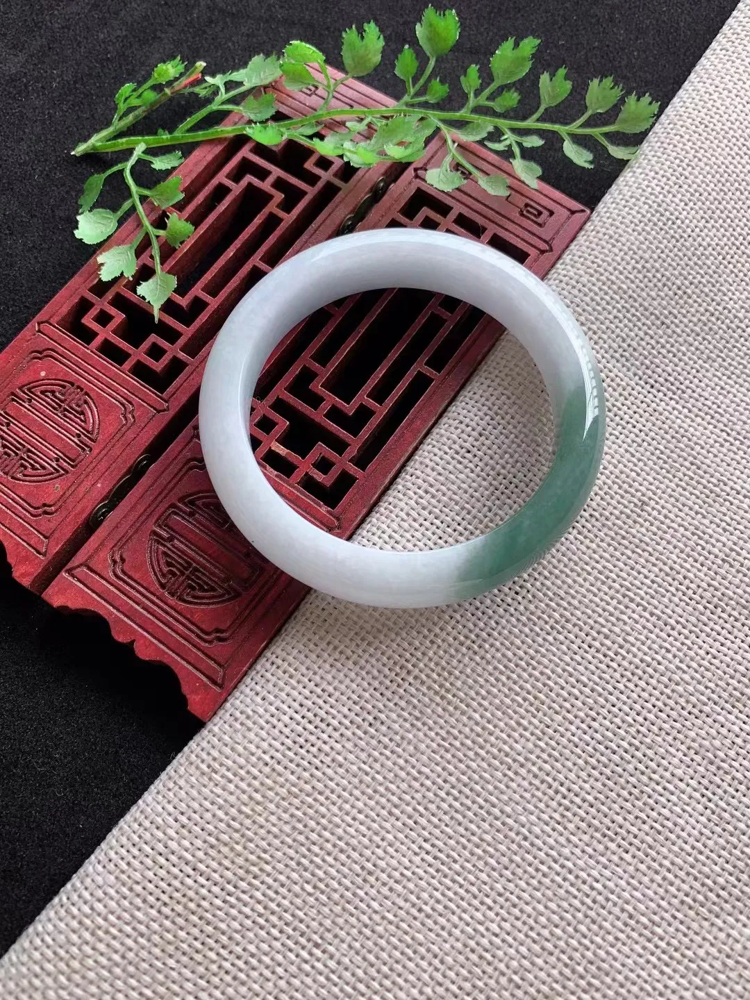 老坑飘绿正圈手镯尺寸54圈口×11.8×8mm重量50.85g