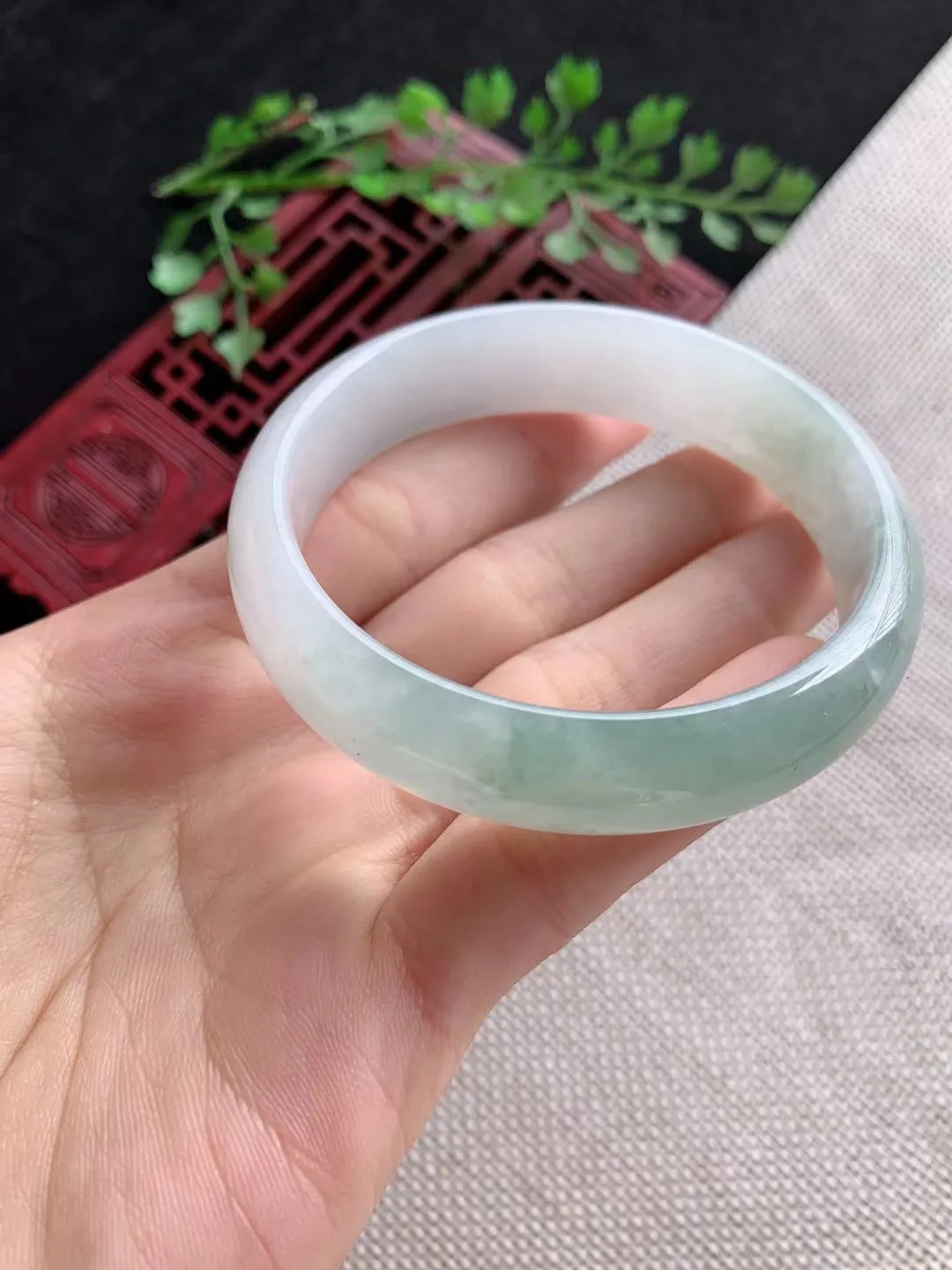 老坑飘绿正圈手镯尺寸54圈口×13.5×5.6mm重量43.67g