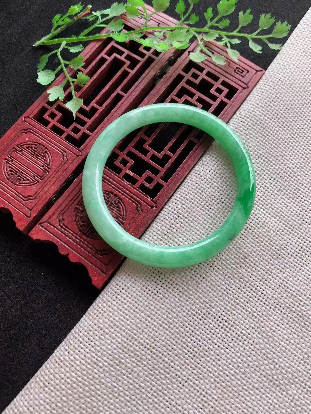 老坑飘绿圆条手镯尺寸54圈口×7.4mm重量29.14g