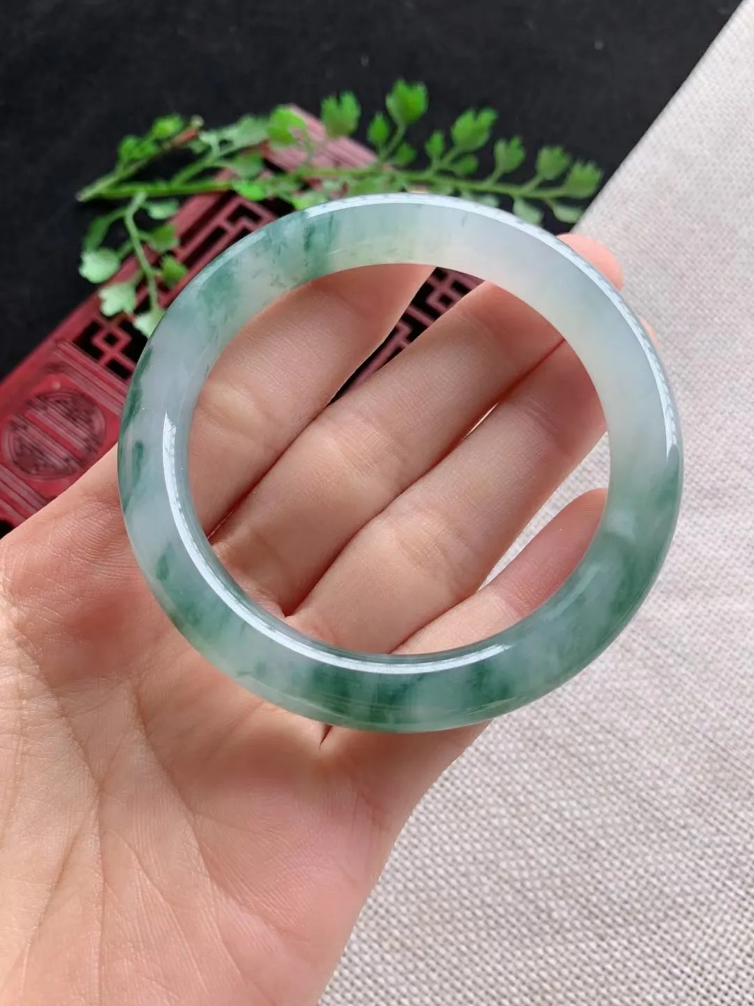 老坑飘绿圆条手镯尺寸52圈口×8mm重量38.74g