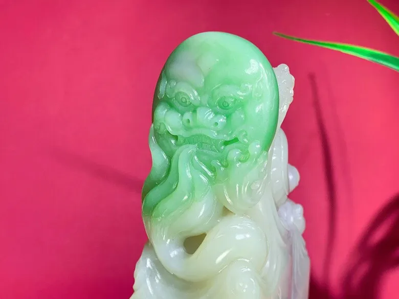 收藏级！和田玉青海翠翠青龙佑四方印章摆件。龙章尺寸140-63-38重799克。 白度一级。玉质细腻油润。 手推出油。品相大气。