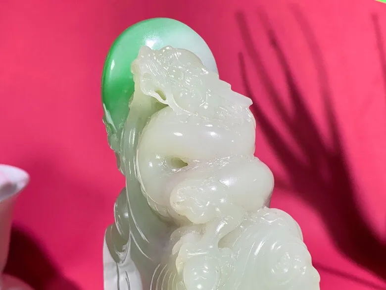 收藏级！和田玉青海翠翠青龙佑四方印章摆件。龙章尺寸140-63-38重799克。 白度一级。玉质细腻油润。 手推出油。品相大气。