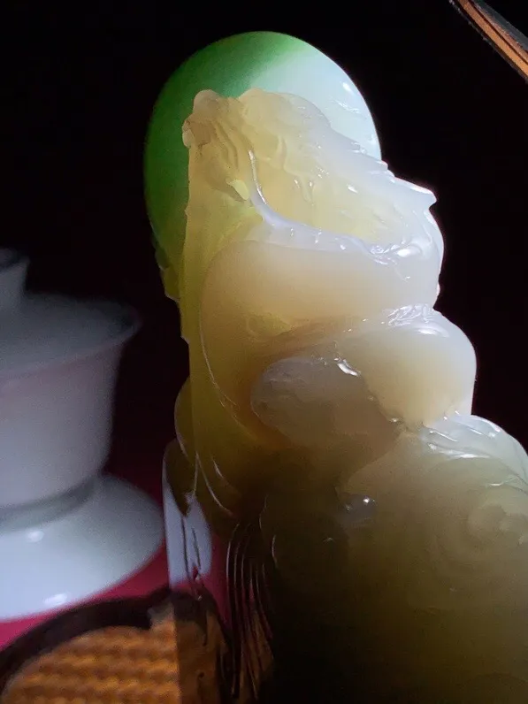 收藏级！和田玉青海翠翠青龙佑四方印章摆件。龙章尺寸140-63-38重799克。 白度一级。玉质细腻油润。 手推出油。品相大气。